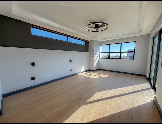 4 BEDROOM FREEHOLD FOR SALE IN MIDSTREAM HEIGHTS
